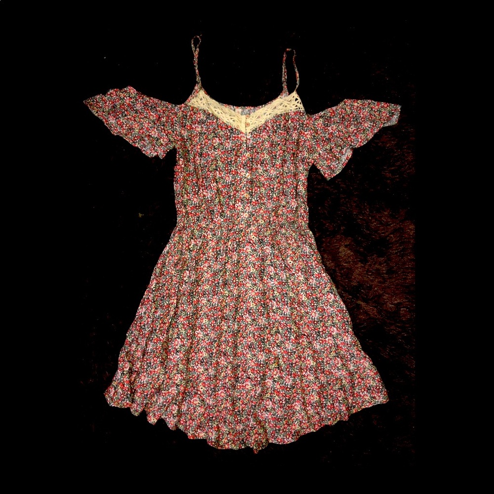 Flowery flowey knee length dress